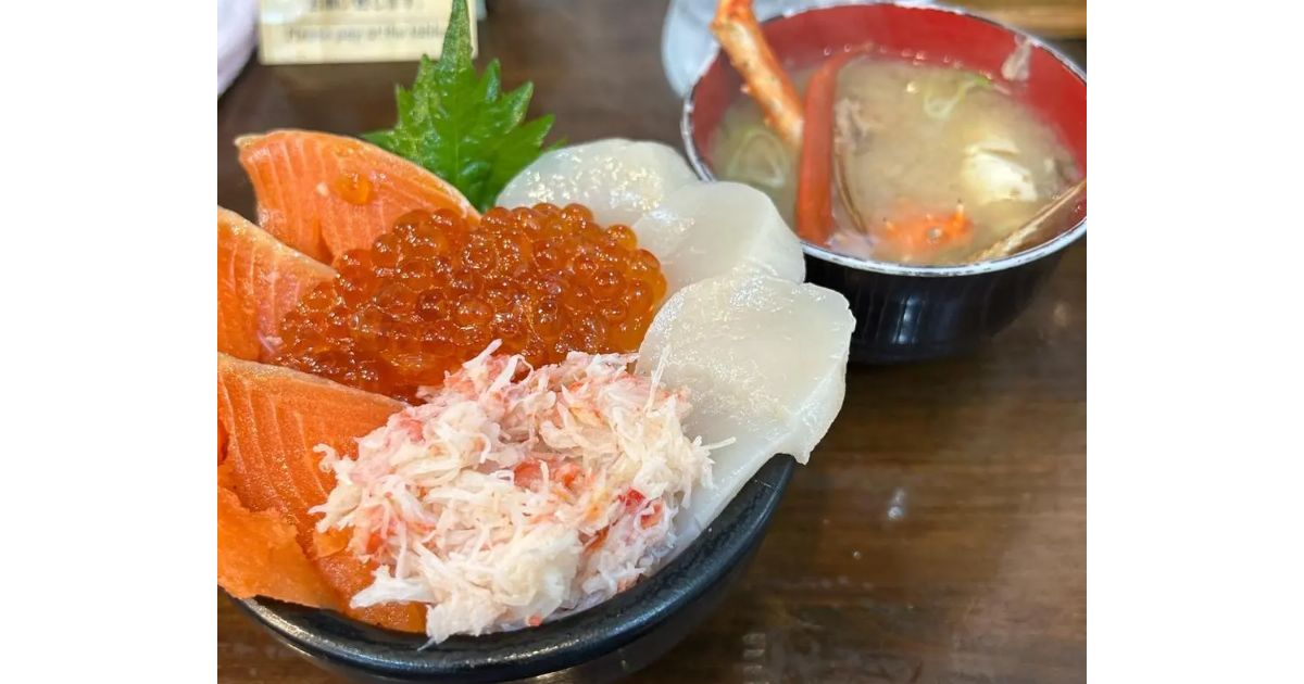 札幌で朝市に行こう！トップキャバ嬢が選ぶ！絶品揃いのおすすめ店15選【二条市場　朝市おすすめ店　5選】 ・まかないぶっかけ丼『魚屋の台所 別邸』〈海鮮丼〉