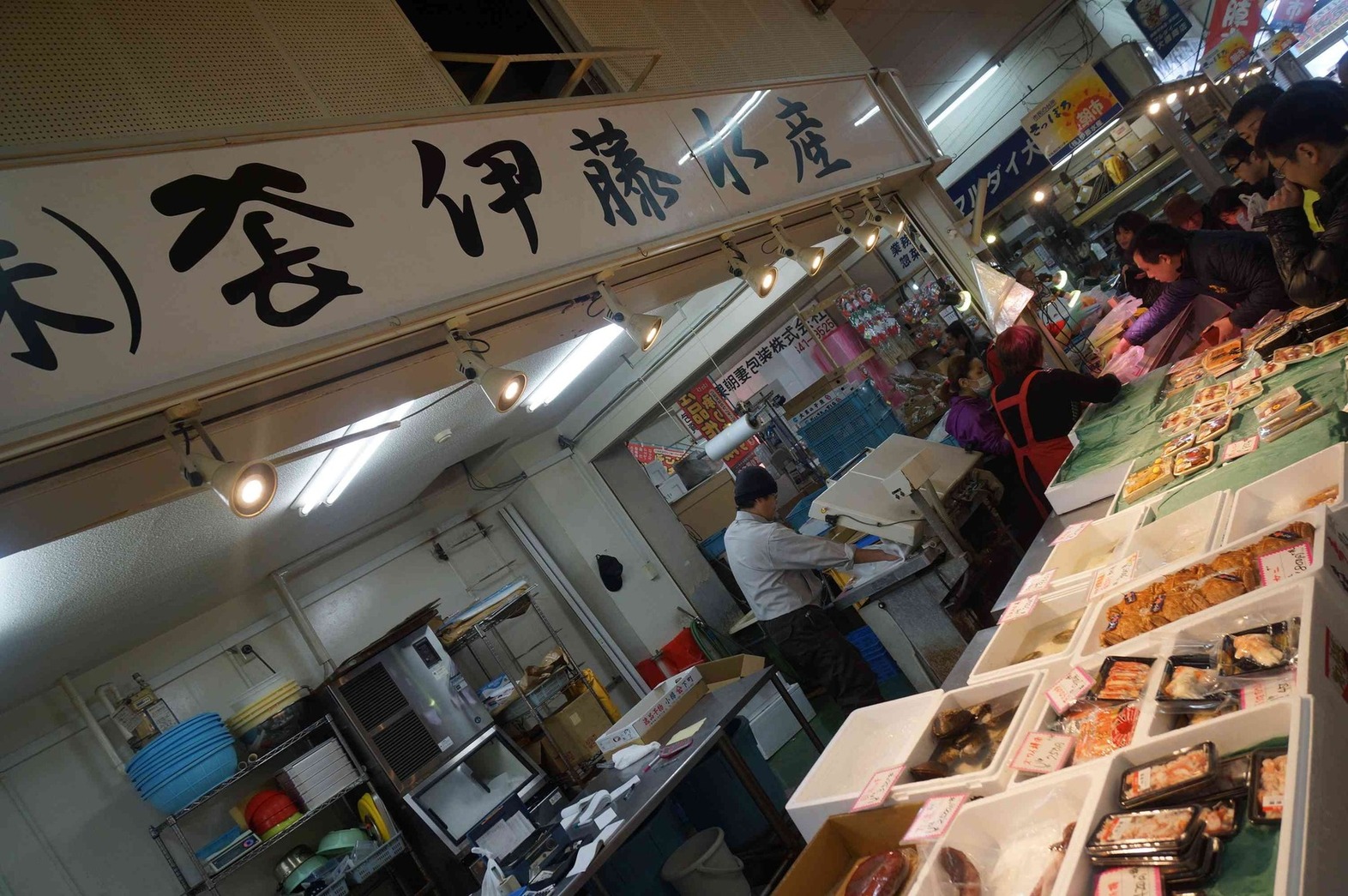 札幌で朝市に行こう！トップキャバ嬢が選ぶ！絶品揃いのおすすめ店１５選【さっぽろ朝市　朝市おすすめ店　５選】・新鮮な鮮魚が並ぶ『伊藤水産』〈お土産〉