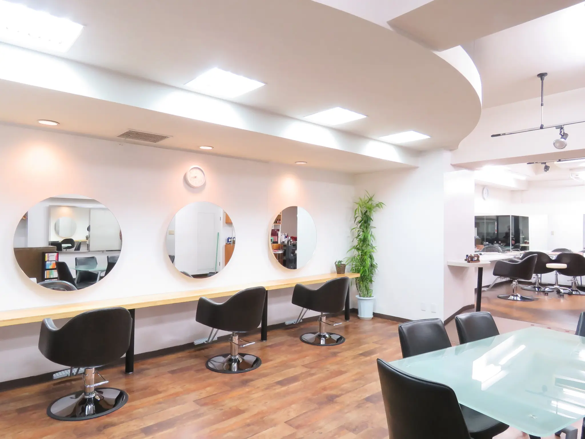 5位『ヘアーサロン　ベアーズ・2　南郷7丁目店』　（南郷）